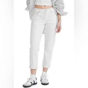 Levis Boyfriend Mid-Rise Jeans NWT